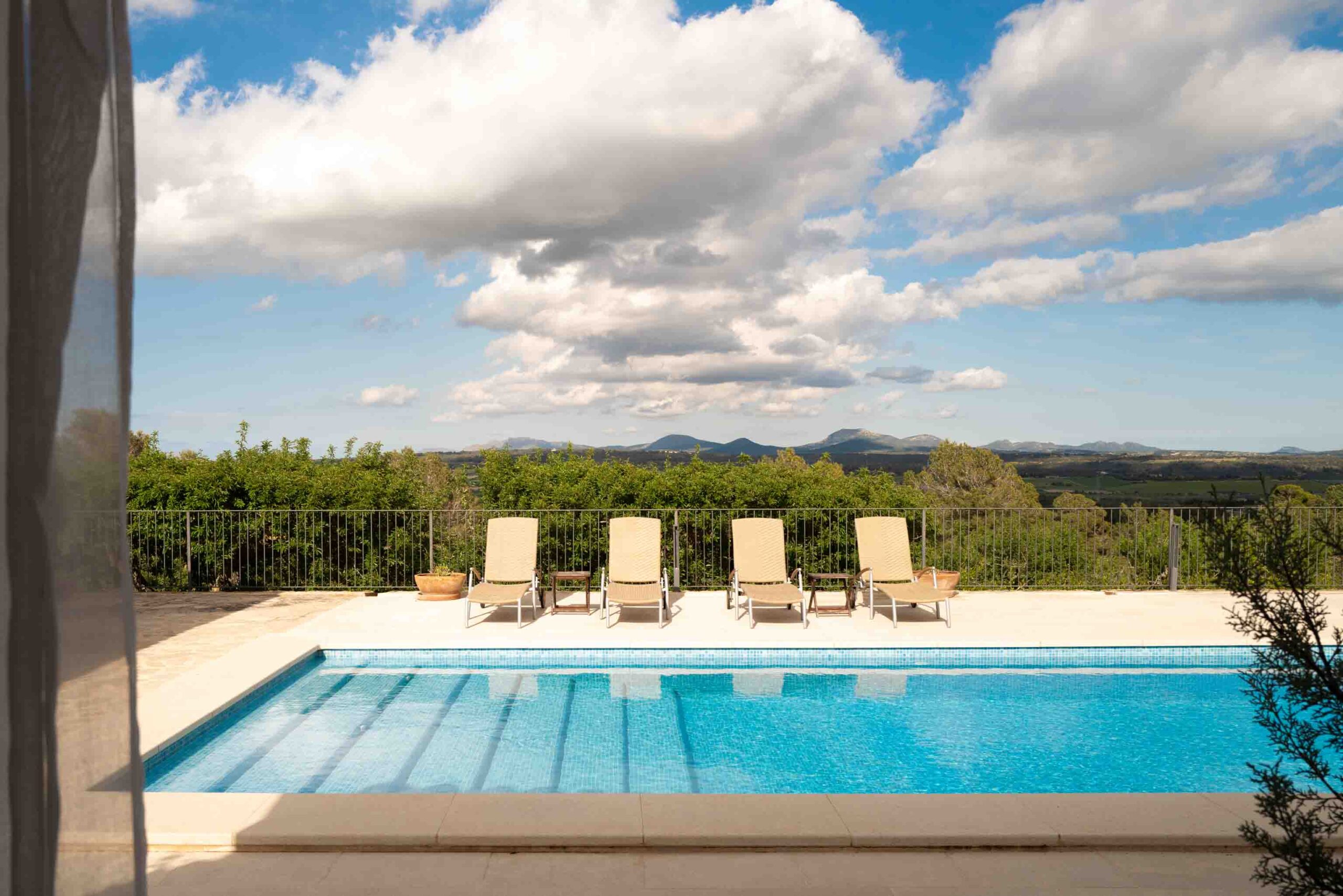 Your_Finca_Mallorca_rustig_gelegen_vakantiehuis_zwembad_prachtig_uitzicht_petra_finca_bon_any_16_web