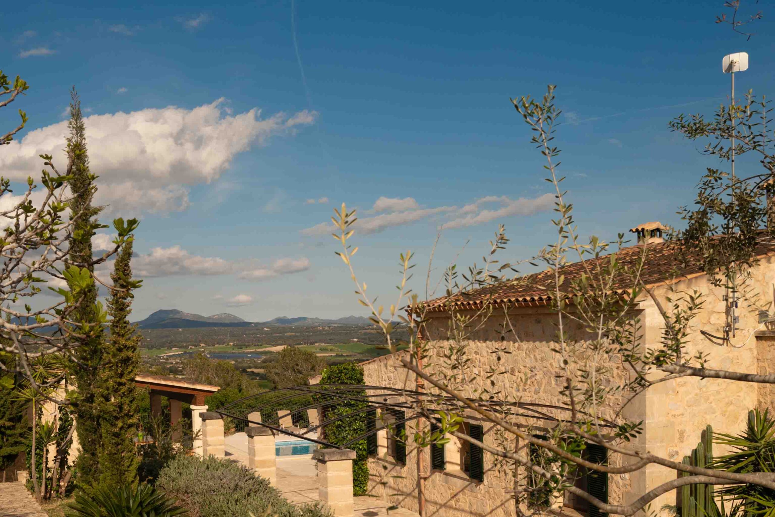Your_Finca_Mallorca_rustig_gelegen_vakantiehuis_zwembad_prachtig_uitzicht_petra_finca_bon_any_17_web