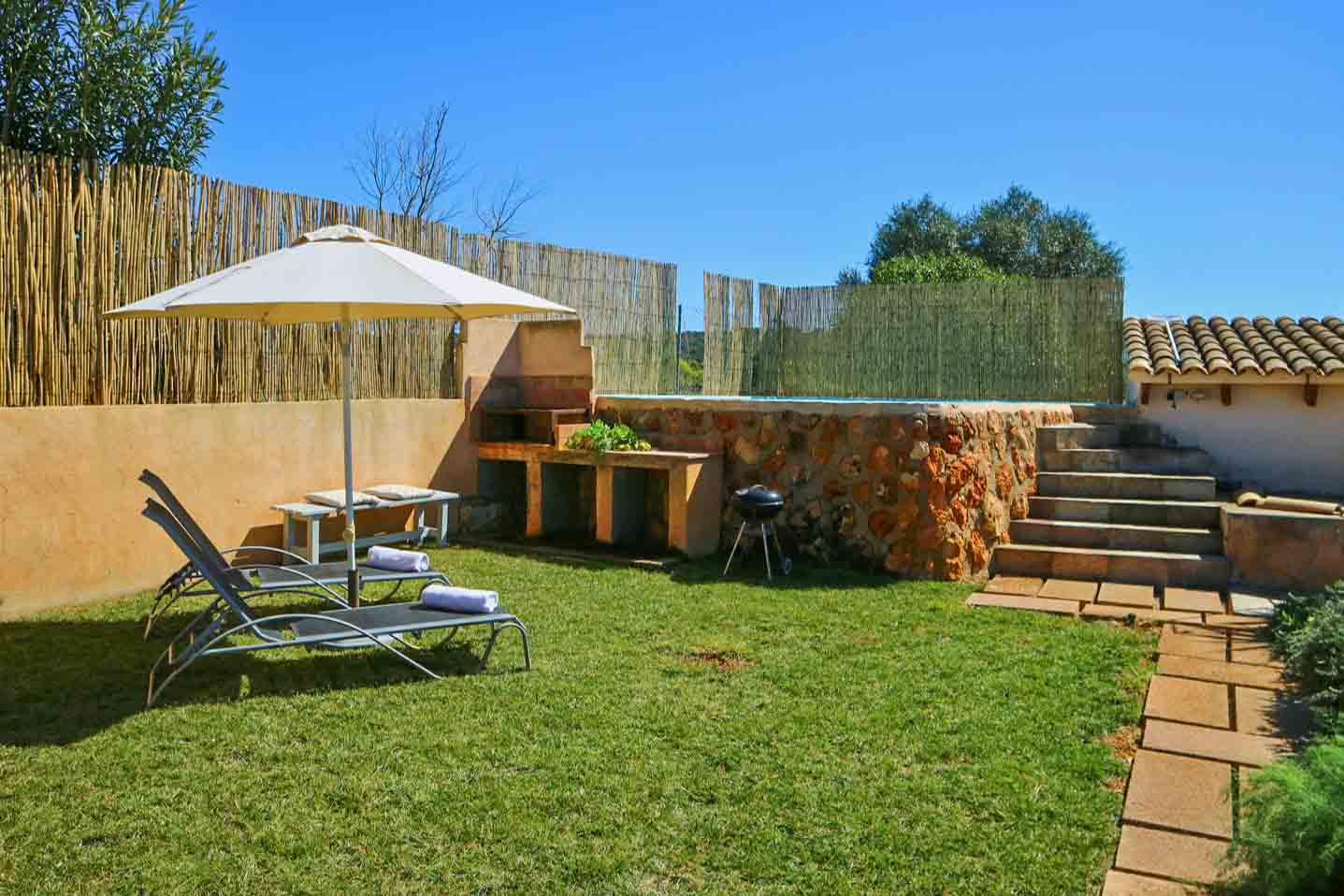 Your_Finca_Mallorca_vakantiehuis_voor_twee_personen_zwembad_ses_salines_sa_vela_19_web