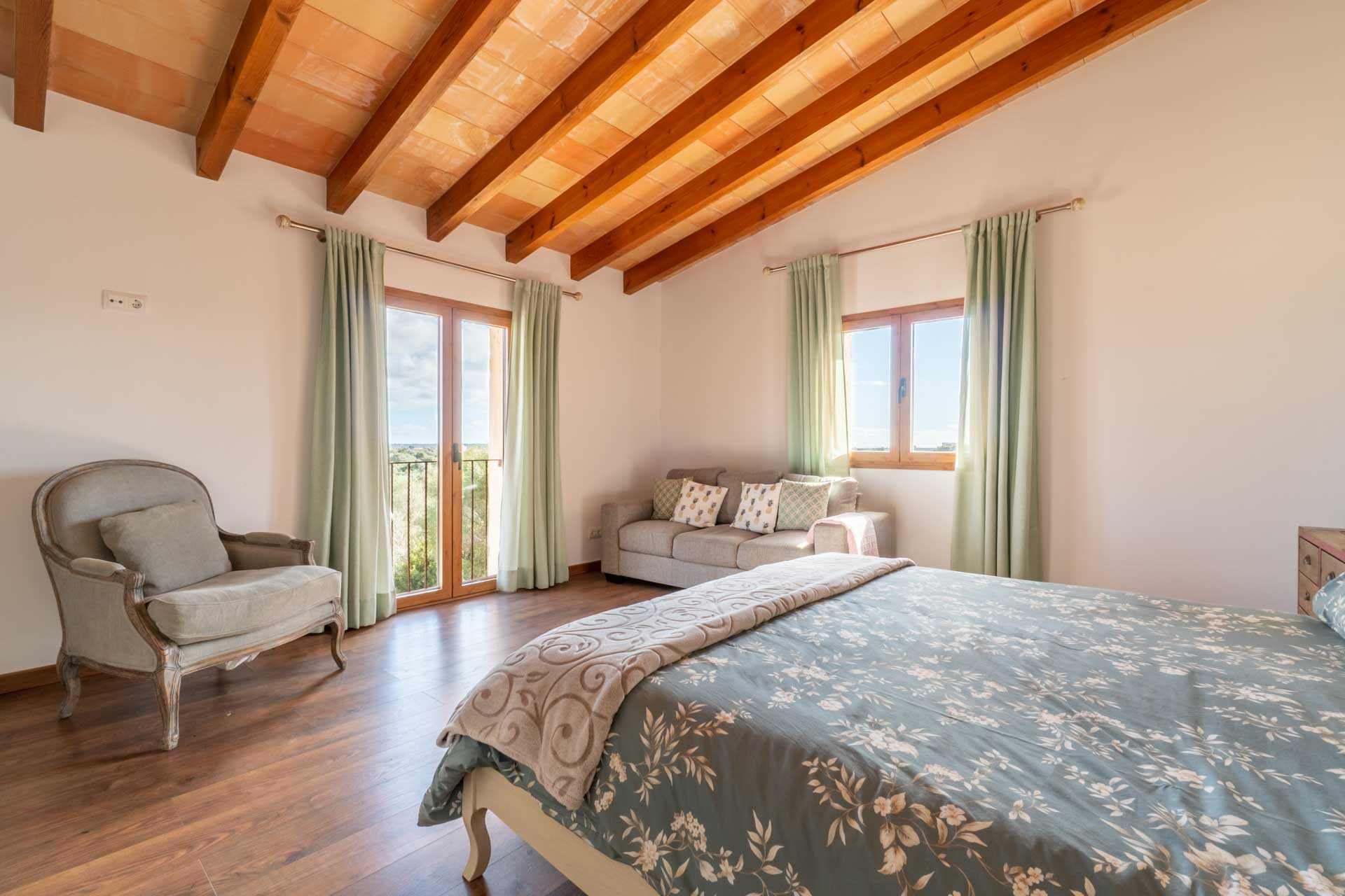 Your_Finca_Mallorca_modern_ingerichte_vakantiewoning_zwembad_ses_salines_Can_Xesquet17_web