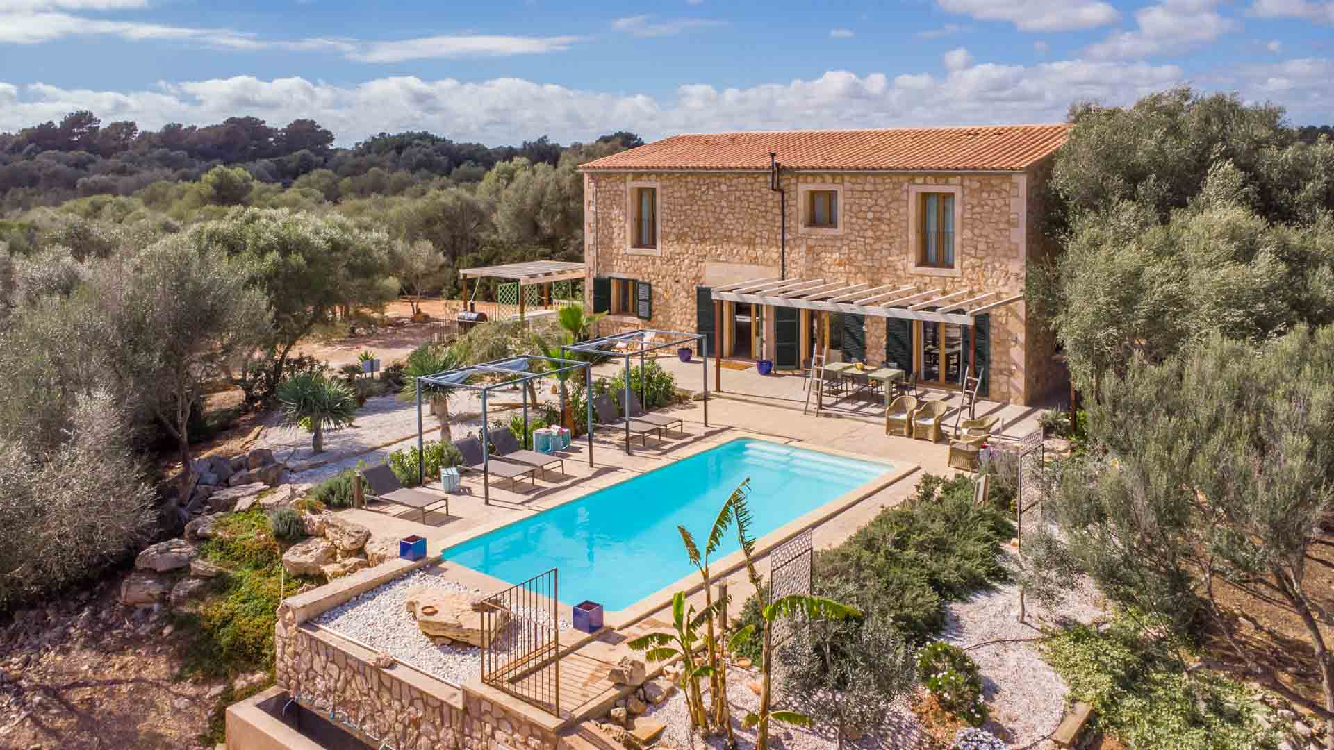 Your_Finca_Mallorca_modern_ingerichte_vakantiewoning_zwembad_ses_salines_Can_Xesquet26_web
