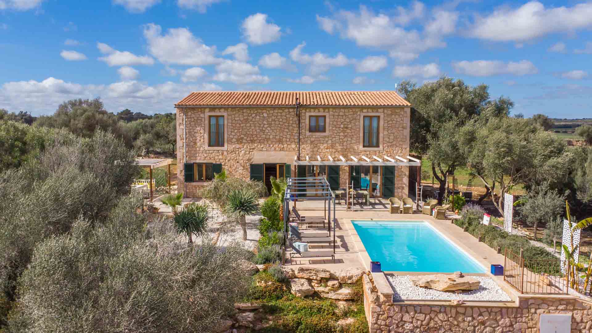 Your_Finca_Mallorca_modern_ingerichte_vakantiewoning_zwembad_ses_salines_Can_Xesquet27_web