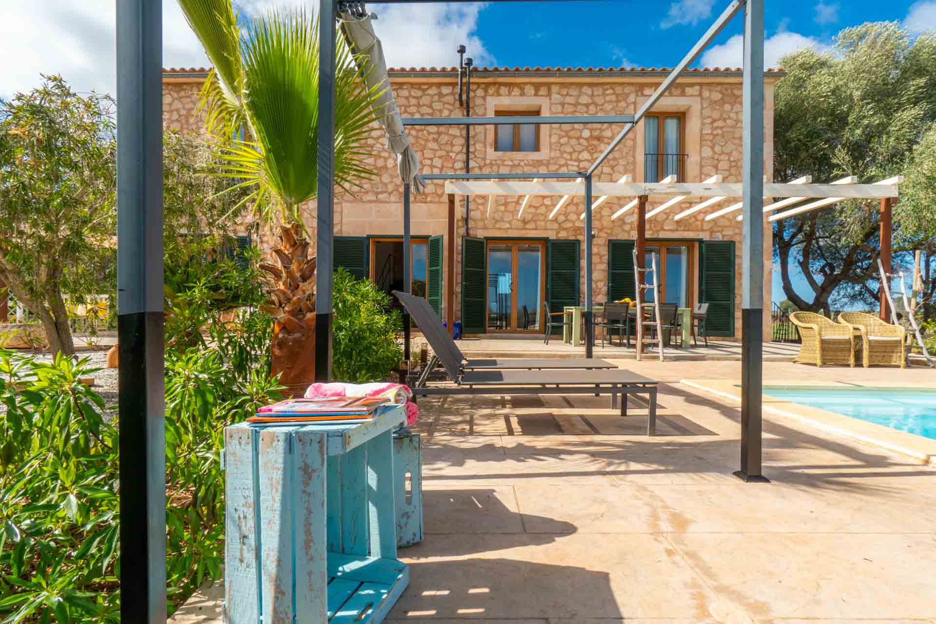 Your_Finca_Mallorca_modern_ingerichte_vakantiewoning_zwembad_ses_salines_Can_Xesquet5_web