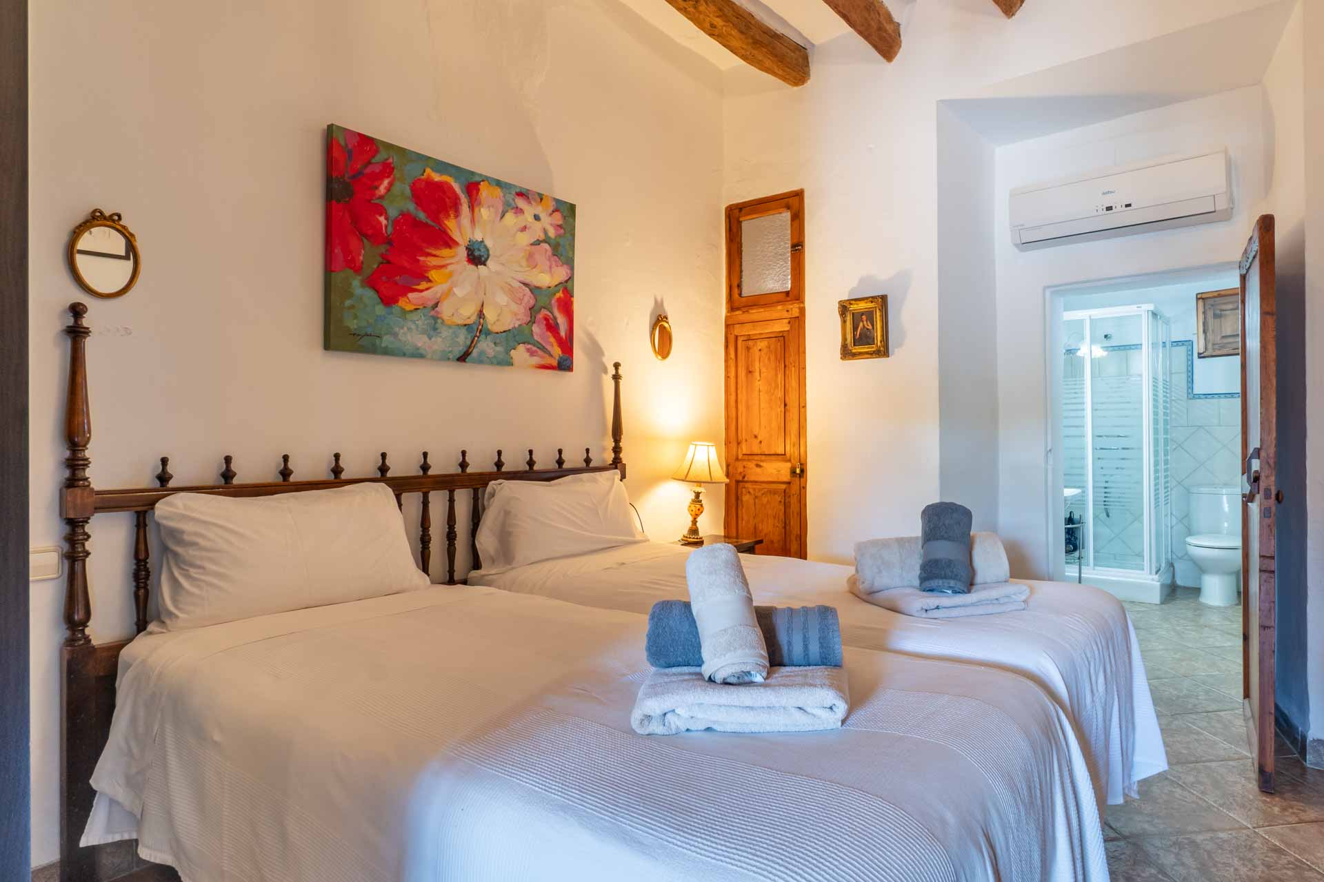 Your_Finca_Mallorca_authentieke_villa_met_privezwembad_nabij_llucmajor_en_de_stranden_van_mallorca_son-caldes-1_web