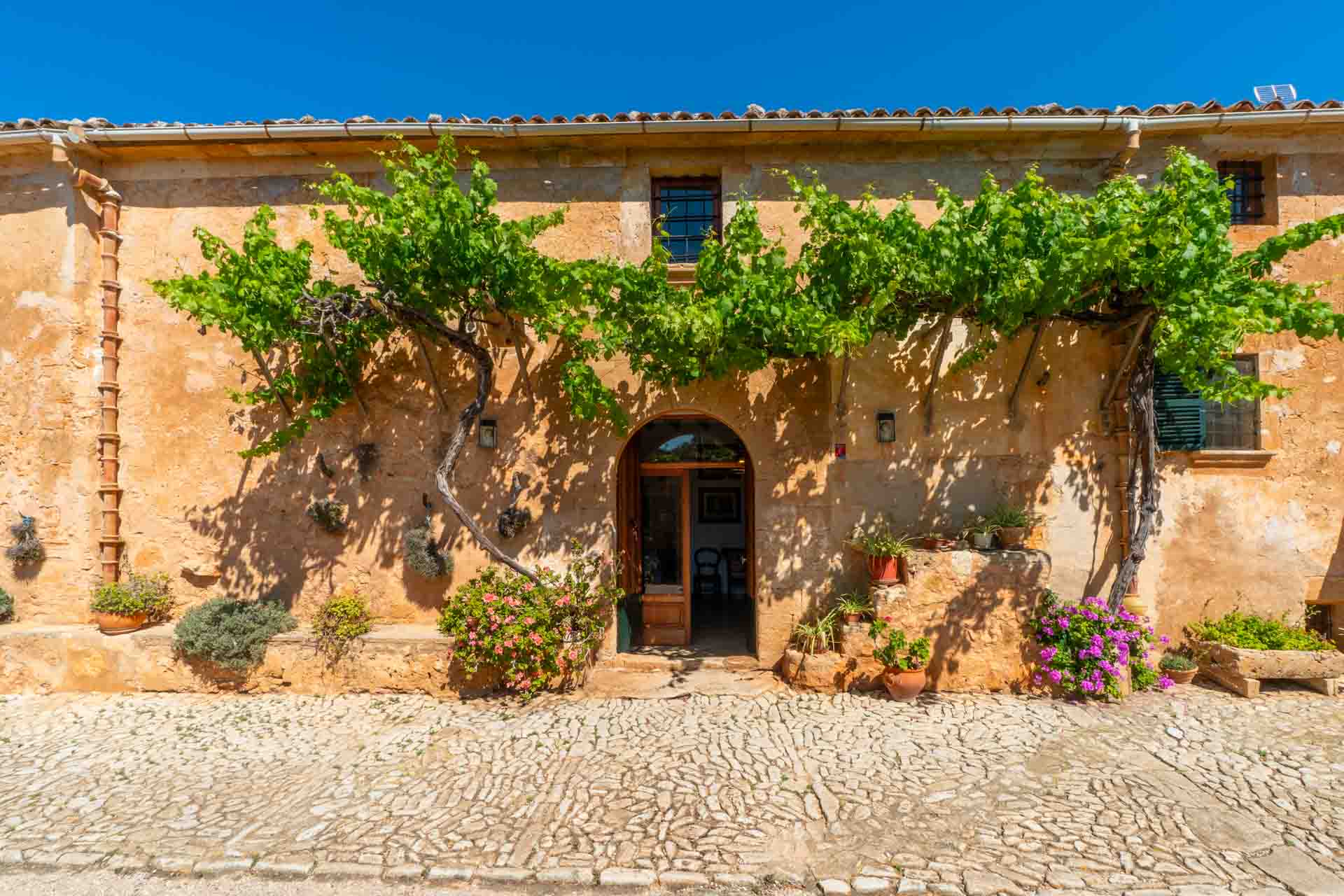 Your_Finca_Mallorca_authentieke_villa_met_privezwembad_nabij_llucmajor_en_de_stranden_van_mallorca_son-caldes-4_web