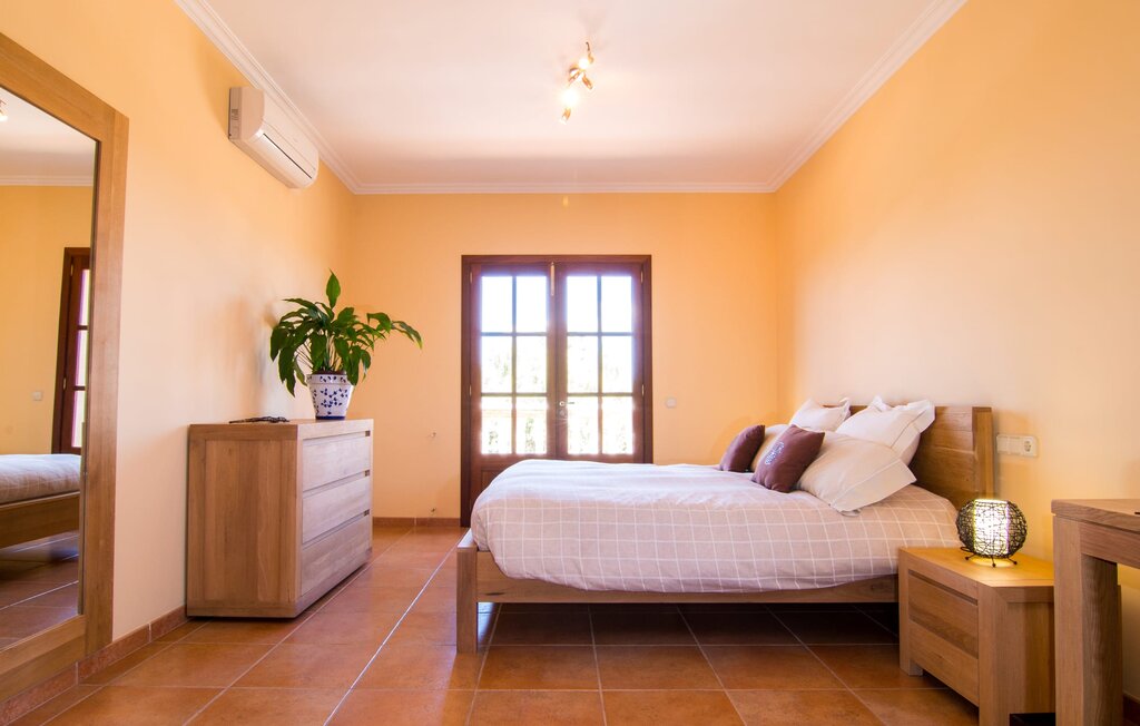 Your_Finca_Mallorca_moderne_villa_met_zwembad_en_grote_tuin_in_lloret_de_vistalegre_son_bielo_23_web